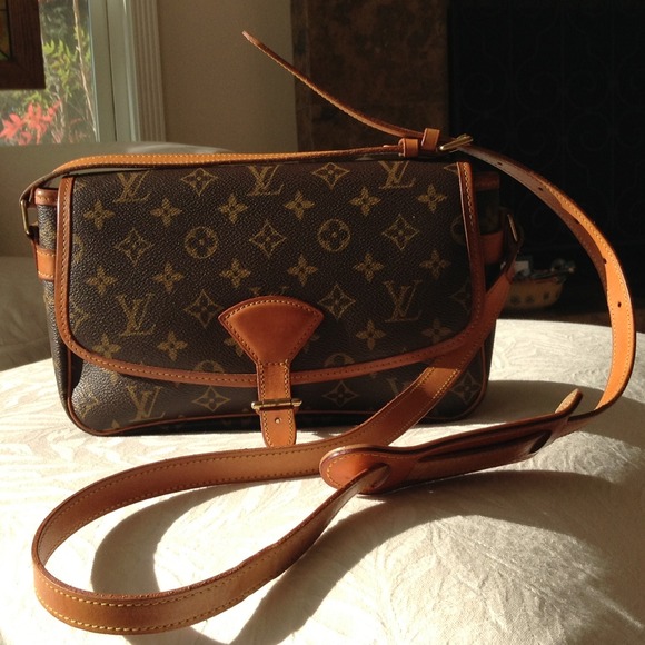 Louis Vuitton Handbags - AUTHENTIC  vintage Louis Vuitton Sologne bag