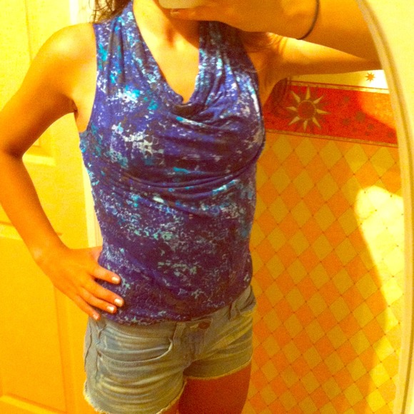 Tank with flowy neck line!