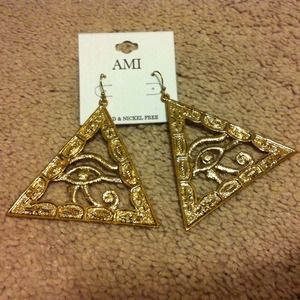 Pyramid Earrings NWOT