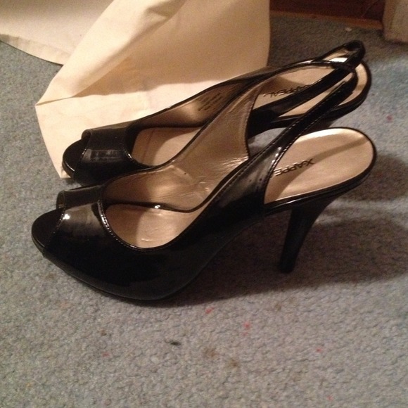 BLACK OPEN TOE SLING BACKS - Picture 2 of 3