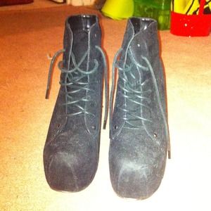 Black inspired Litas
