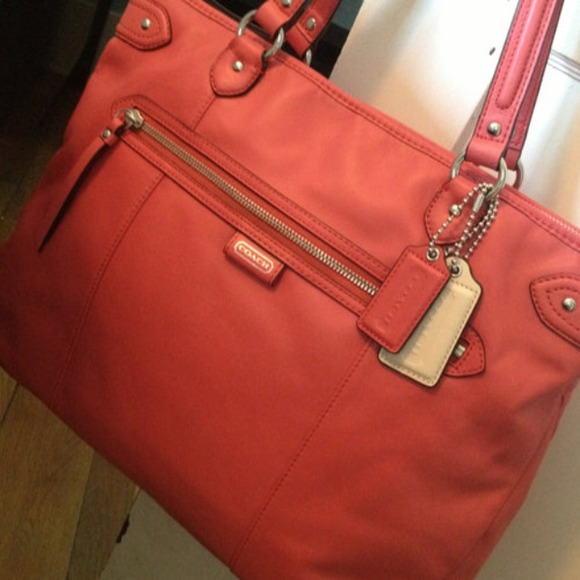 SOLD! Coach Daisy Spectator Leather Emma Tote - Picture 1 of 4