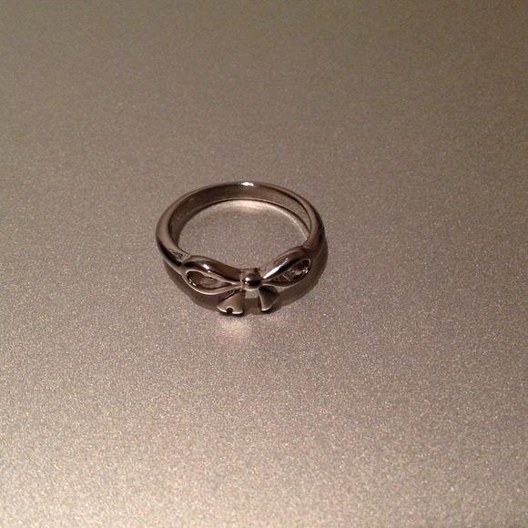 Cute little bow ring.