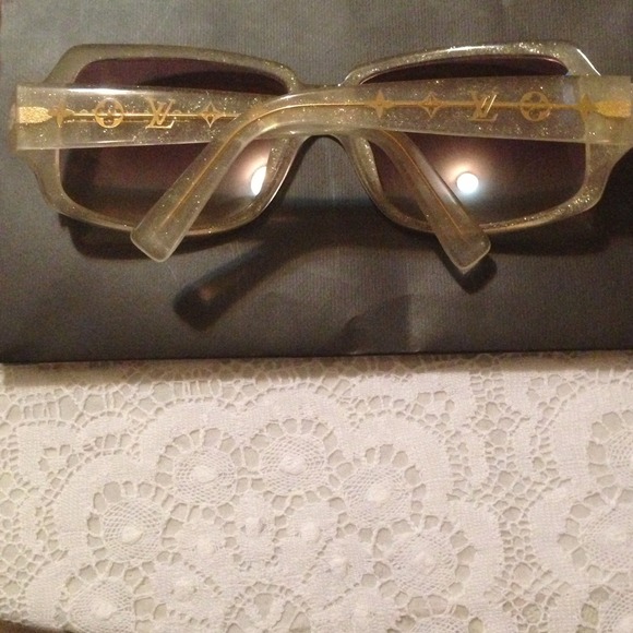 LV Obsession Carre Sunglasses - Picture 2 of 4