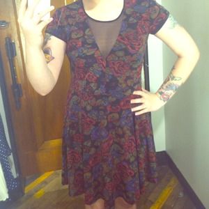 Floral dress with low v-neck mesh