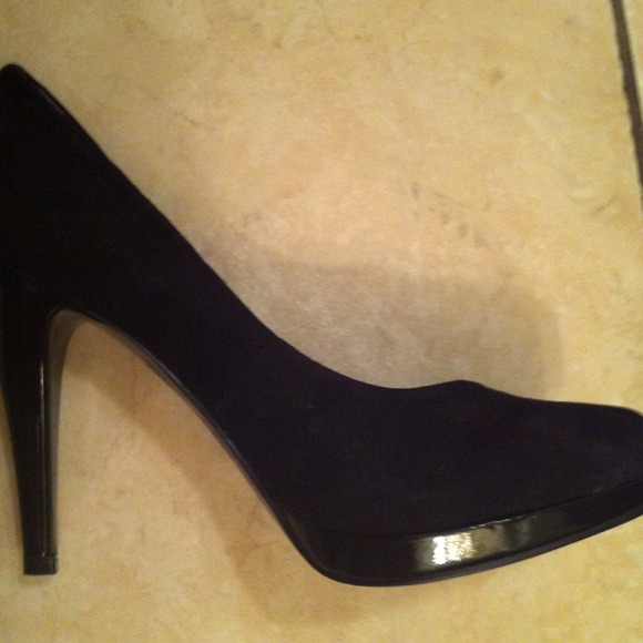 Black Pumps