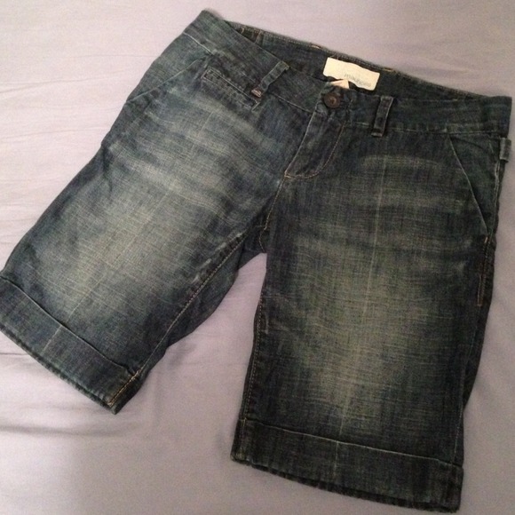 🚫Sold in bundle🚫Maurice's long shorts size 5/6.