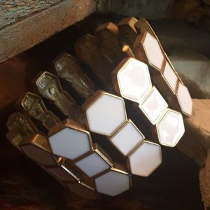 Jewelry - 🎉Host Pick🎉 White statement stretch bracelet Jewelry - 🎉Host Pick🎉 White statement stretch bracelet