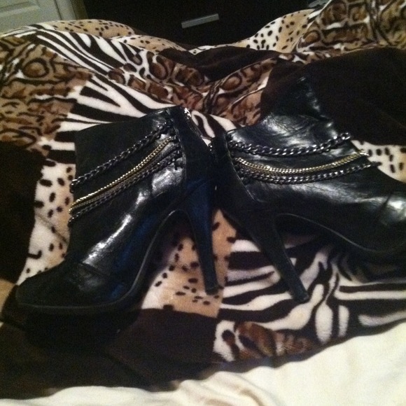 Black heels boots - Picture 2 of 5