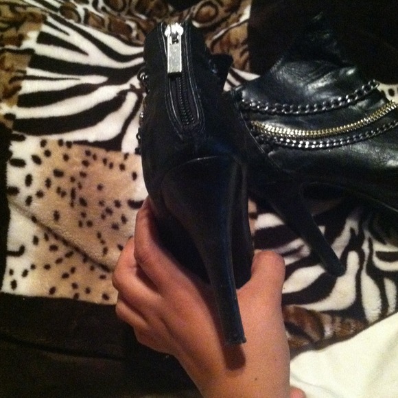 Black heels boots - Picture 3 of 5