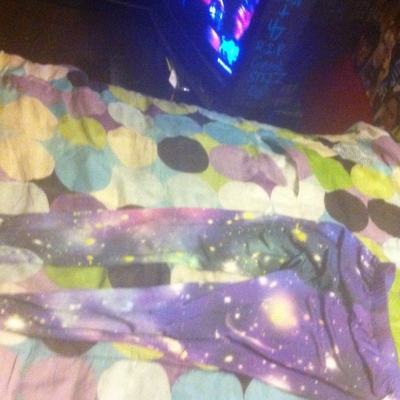 96% Polyester && 4% spandex Galaxy leggings 💕 . - Picture 2 of 3