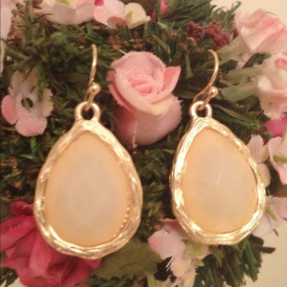 Jewelry - Teardrop Earrings