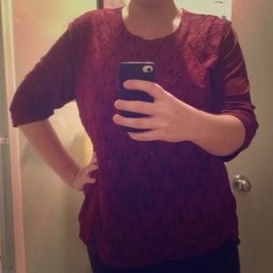 ✋Sold✋Burgundy lace 3/4 sleeve top