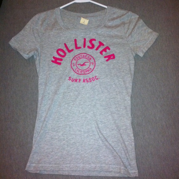 Cute hollister shirt size S.
