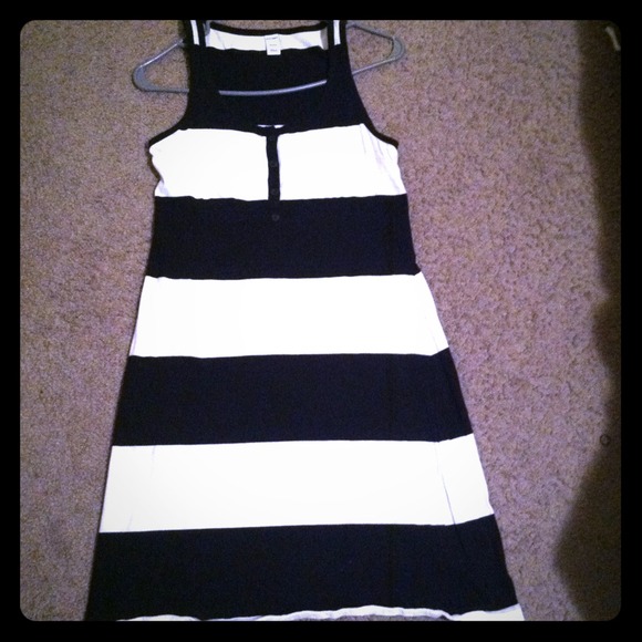🏁 GAP BLACK & WHITE STRIPED DRESS🏁
