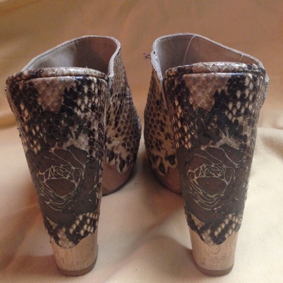 Clogs - Picture 2 of 4