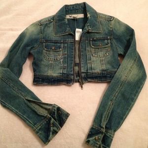*REDUCED!* Cropped denim jacket