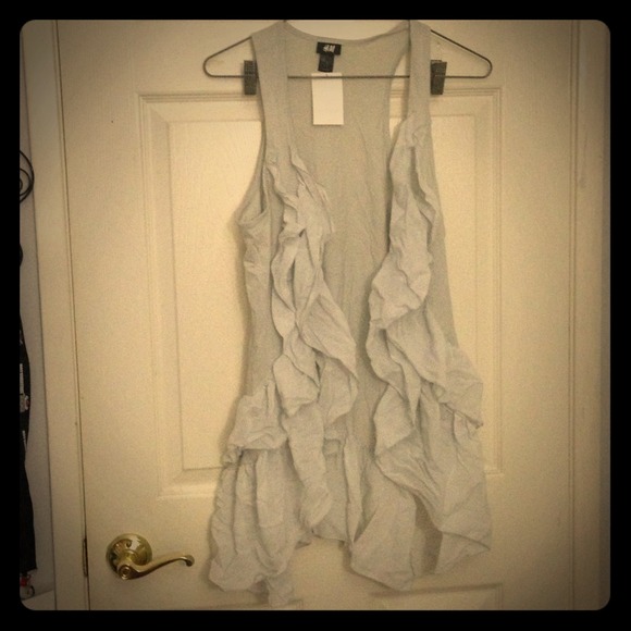⛔️BUNDLED⛔️Light Grey Ruffle Vest NWT
