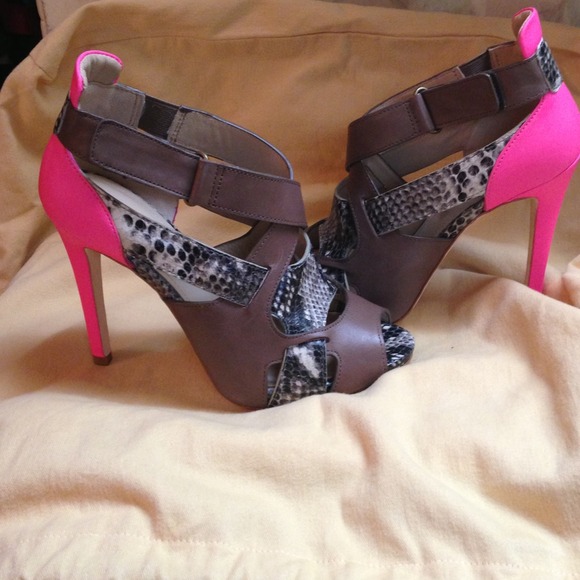 Shoes - Picture 3 of 4