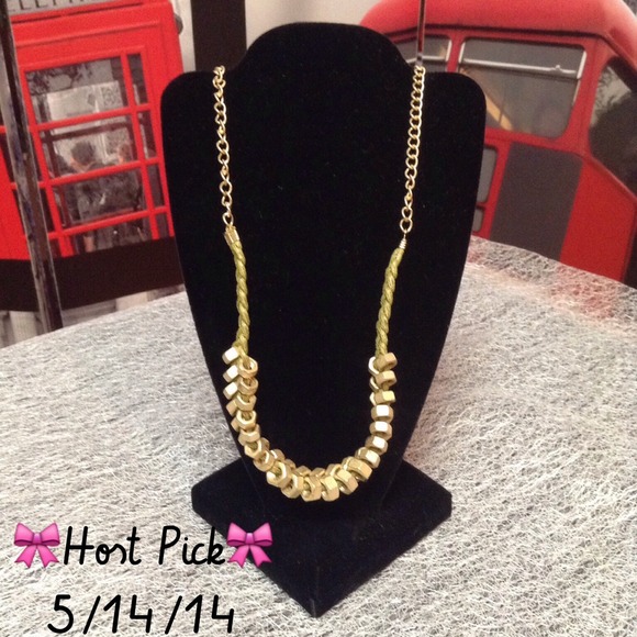 Jewelry - 💫Gold Unique Rocker Style Neckace.
