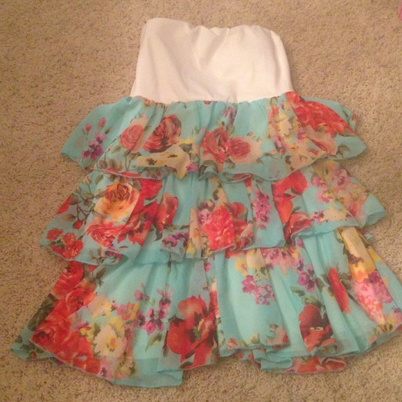 *Host Pick 10/12 Date Night*Strapless floral dress
