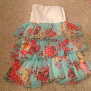 *Host Pick 10/12 Date Night*Strapless floral dress