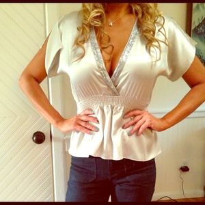 Super foxy Guess top!