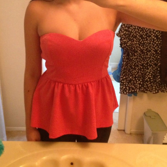 Pins And Needles Embossed Strapless Scuba Top - Picture 4 of 4