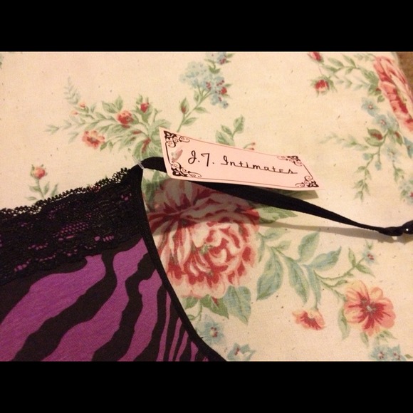 Black and purple zebra bra - Picture 2 of 3