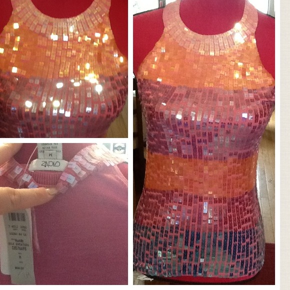 SOLD!!!!!!!!!!Beautiful no sleeve top.