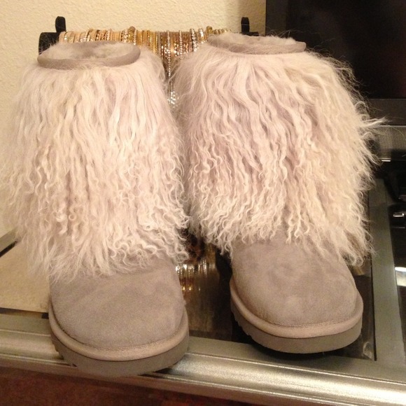 SOLD!! Ugg grey cuff boot. Size 8. - Picture 2 of 4