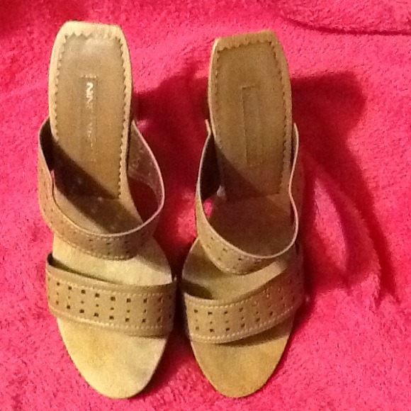 ⬇REDUCED⬇ Nine West neutral heels - Picture 2 of 3
