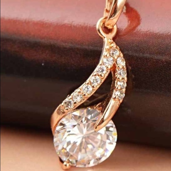 CZ necklace pendant. Very beautiful