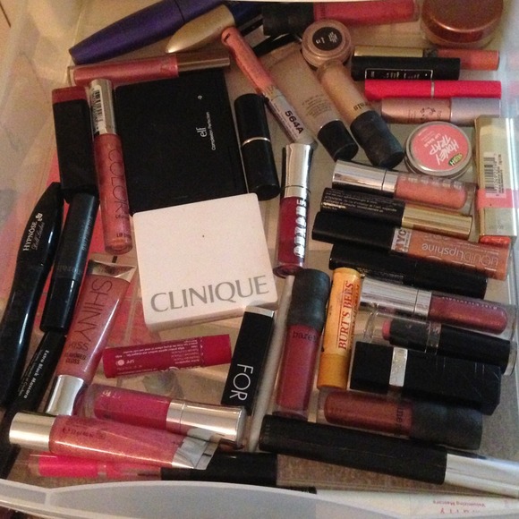 Hold📢 White crop top and make up bundle ❤