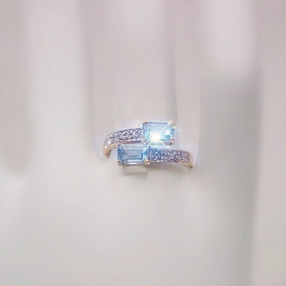 Topaz & Diamond Ring - Size 7 - Picture 1 of 2