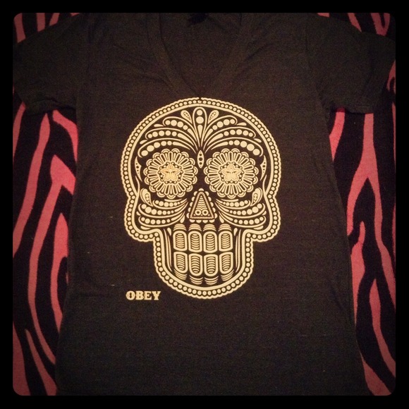 Glow in the dark skull candy  obey shirt