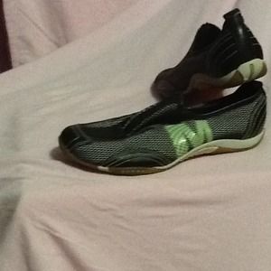 ⬇️REDUCED⬇️💫Merrell walking shoes💫