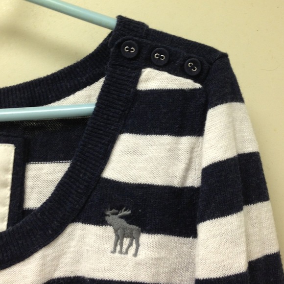 A&F sweater! - Picture 3 of 3
