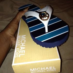 Michael Kors flip flops size 7