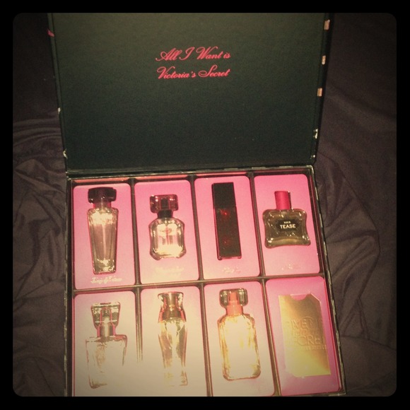 Victoria's Secret Other - Victoria's Secret perfume sampler NWT