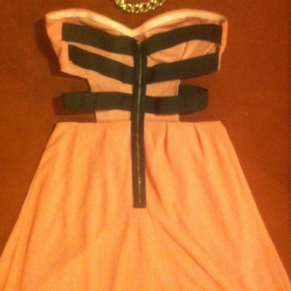 🔴 SOLD IN BUNDLE Baby pink cut out dress 💖 - Picture 2 of 4