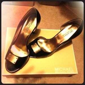 Michael Kors Classic Open Toe- Size 8M