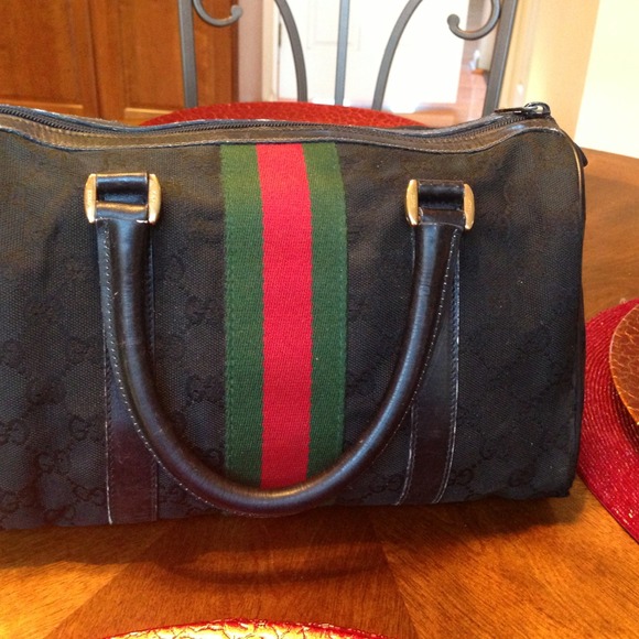 100% Authentic  Gucci hand bag Hold!!