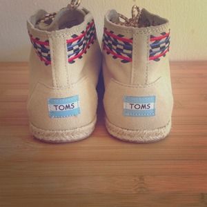 Native style Toms