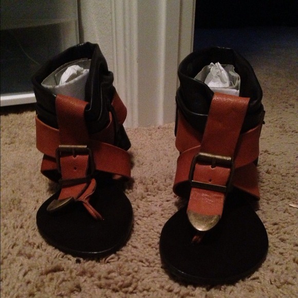 Brown/Tan Sandal
