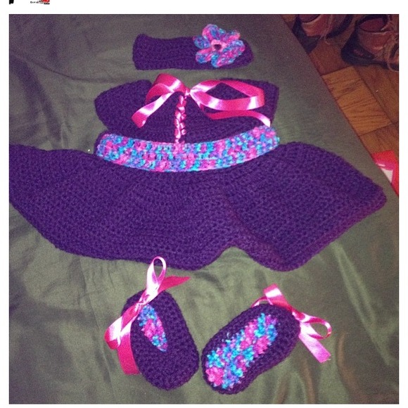 Crochet outfit - Picture 2 of 2