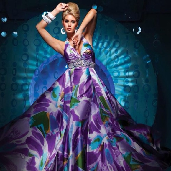 Tony Bowl Dresses & Skirts - ❌SOLD❌🎉Host Pick 05/24/14 🎉Tony Bowls Gown