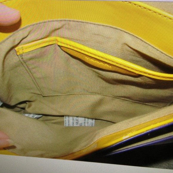 *NEW* Tahari shoulder bag - Picture 2 of 4