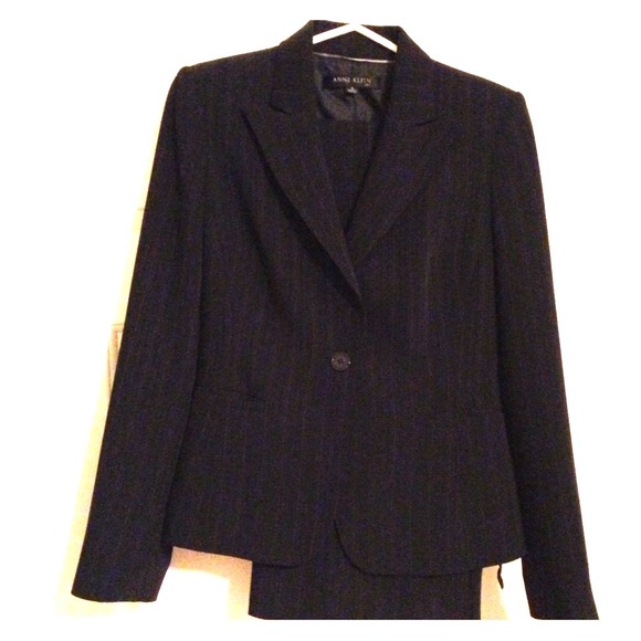 👠Black pinstripe suit