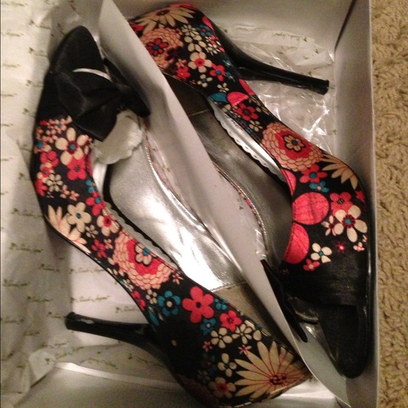 Multi color heel
